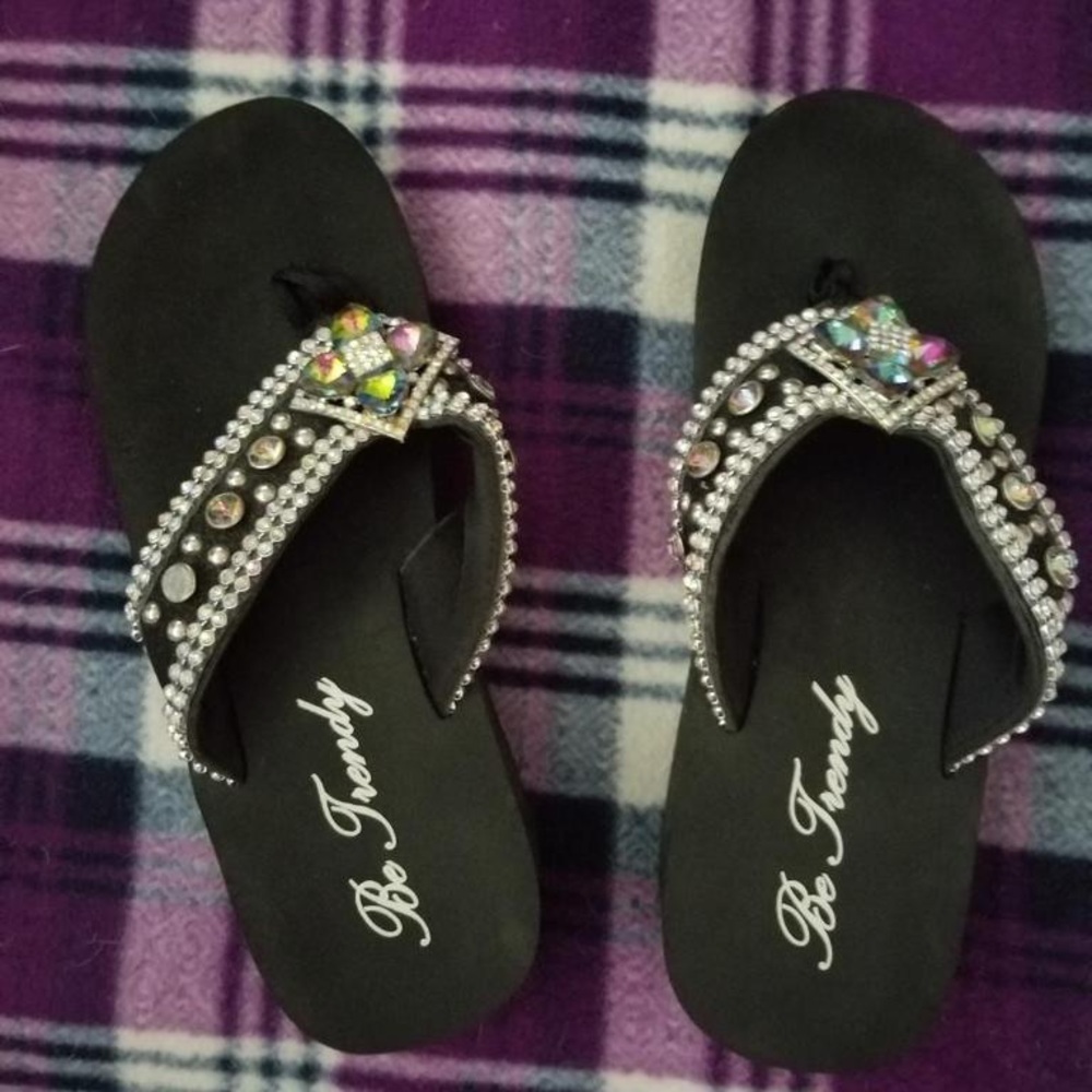 "Be Trendy" bling sandals
